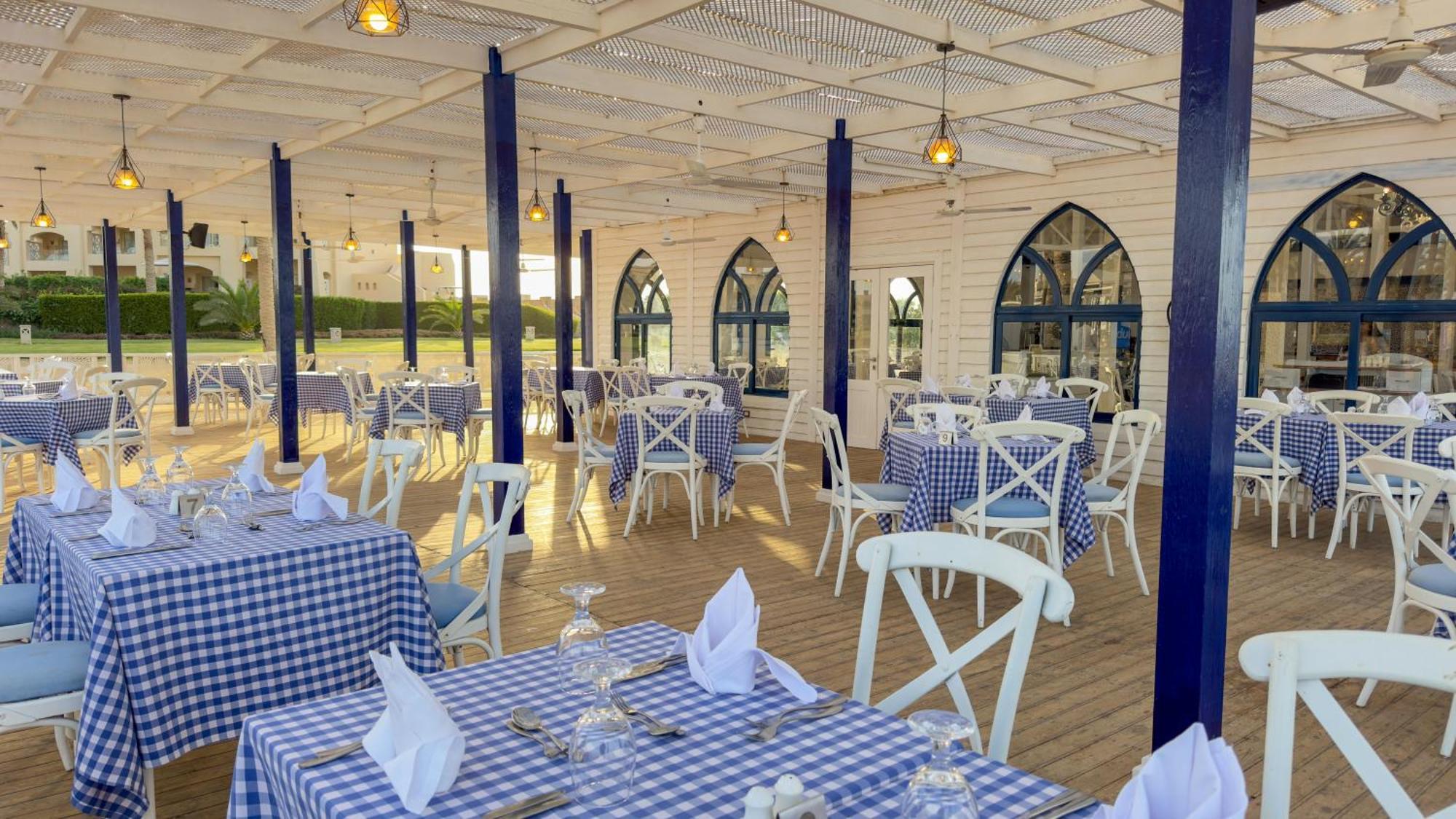 Sataya Resort Marsa Alam Esterno foto The restaurant at the clubhouse