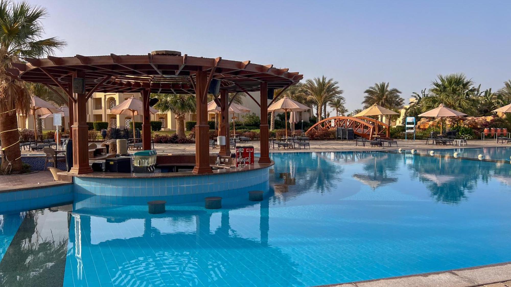 Sataya Resort Marsa Alam Esterno foto The swimming pool at the resort