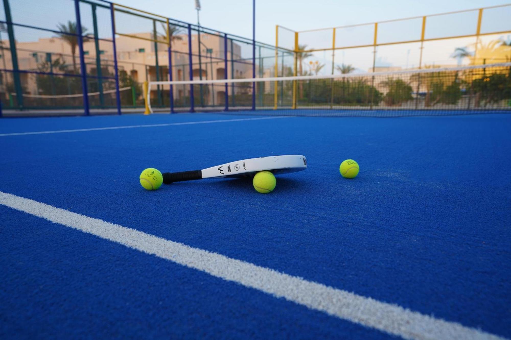 Sataya Resort Marsa Alam Esterno foto A paddle tennis court