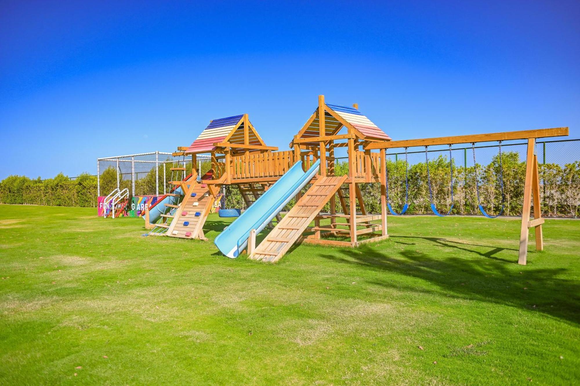Sataya Resort Marsa Alam Esterno foto Playground in the park