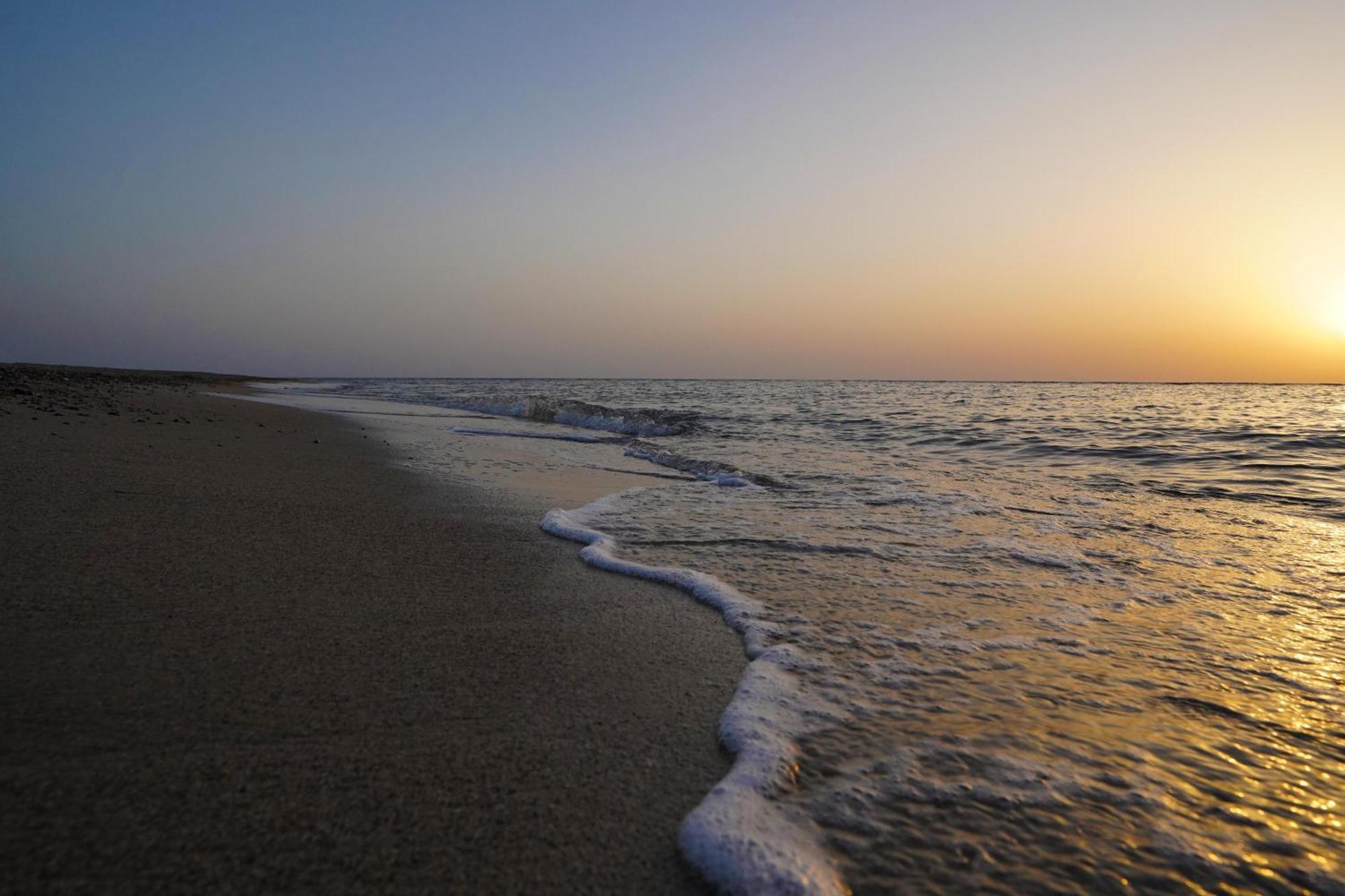 Sataya Resort Marsa Alam Esterno foto Sunset at the beach