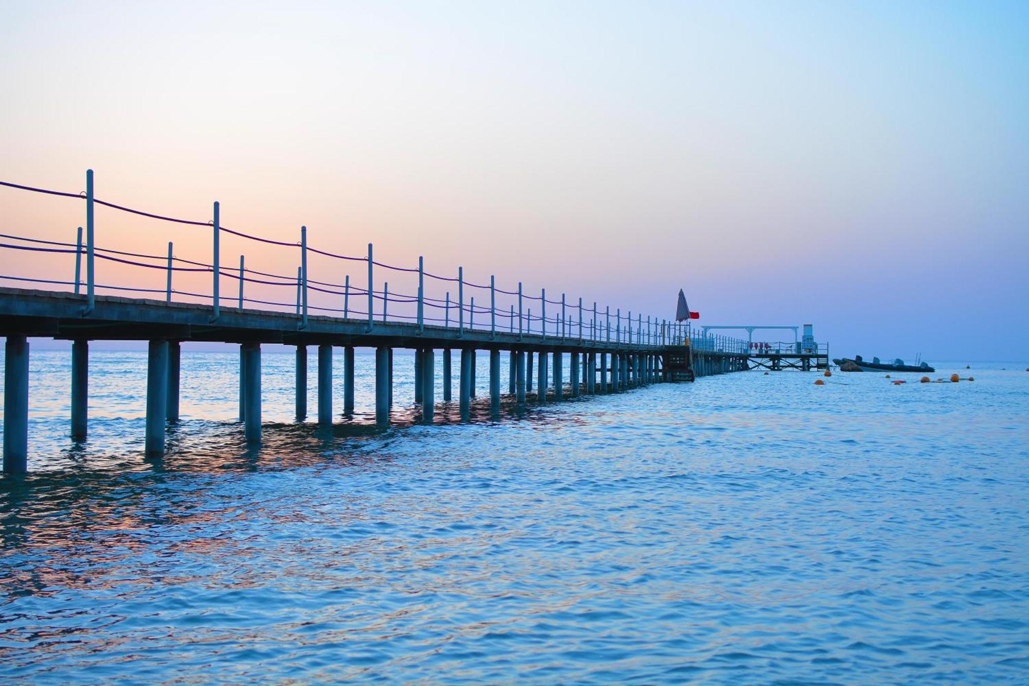 Sataya Resort Marsa Alam Esterno foto The pier at the beach of Agia Marina